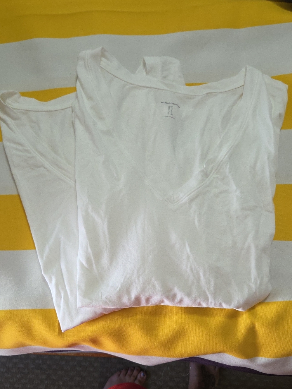 2 Pk Amazon Essentials White V-Neck Short Sleeve Tee